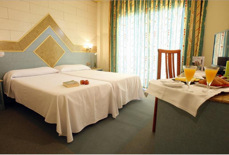 Hotel Tropic Кала-де-Финистрат Экстерьер фото